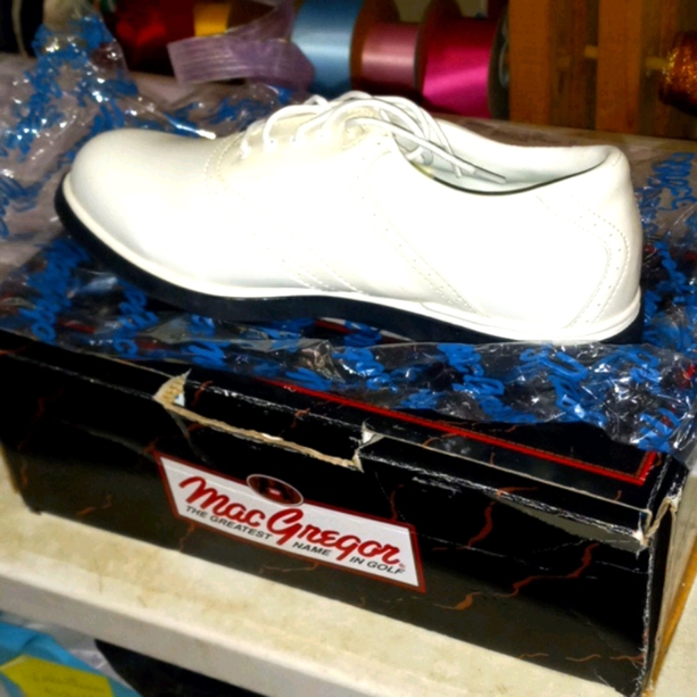 New mac Gregor  golf shoes in box.